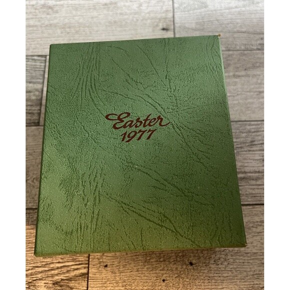 Vintage Royal Bayreuth Easter Egg Little Girl with St. Bernard Bone China 1977 - Picture 7 of 7